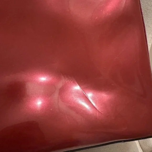 Beijo Elegant Burgundy Handbag with Black Straps - Picture 4 of 4